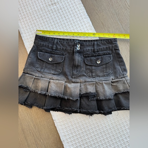 Y2K Grunge distressed Black and Brown mini skirt - Picture 4 of 9